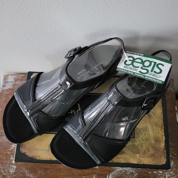 BRAND NEW AETREX sandals in box - Picture 4 of 13